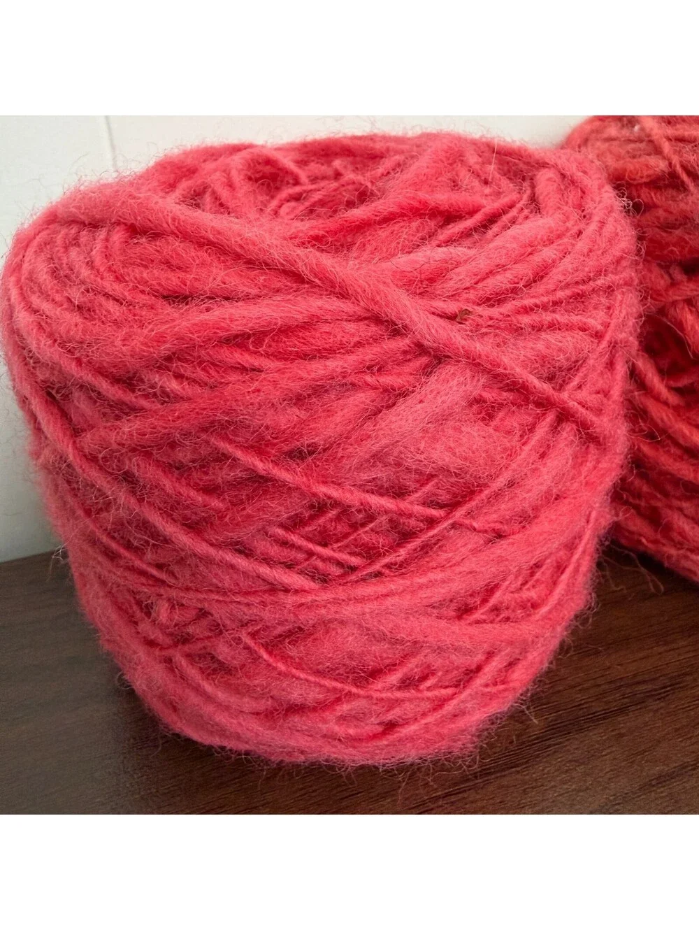 100% Wool Bulky Slub Yarn 333 Yds Coral Pink Orange 196g (2 Cakes)